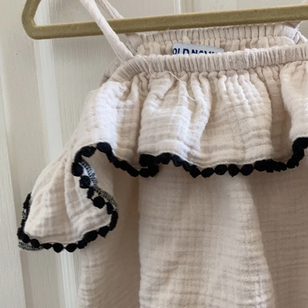 FINAL MARKDOWN Old navy girls off the shoulder top 3t